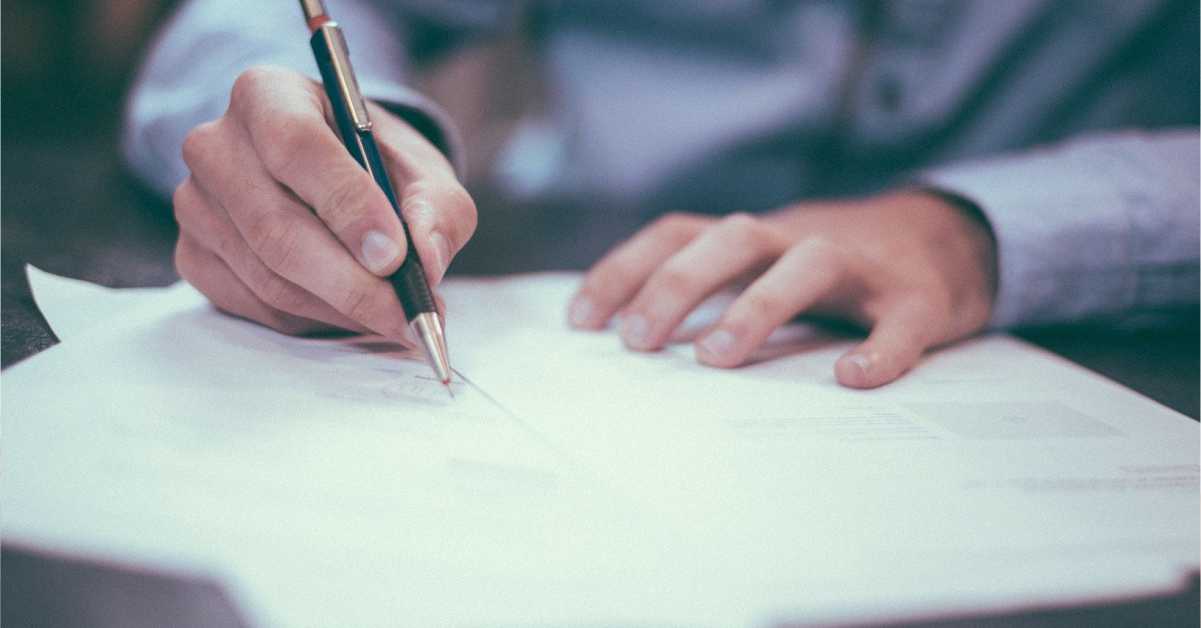 What's the difference between a guarantor and a co-signer?